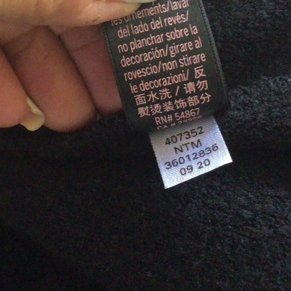 VICTORIAS SECRET BLACK FLEECE CREWNECK SWEATSHIRT - Picture 12 of 15